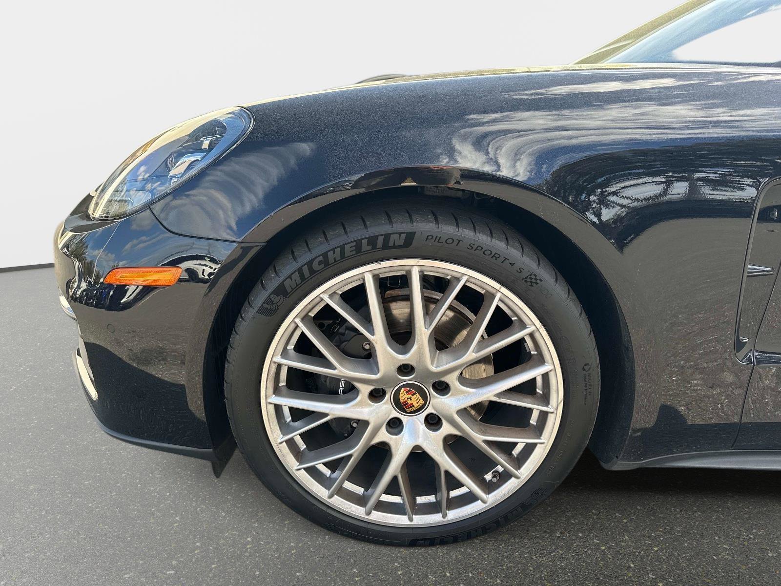 Used 2022 Porsche Panamera image 10