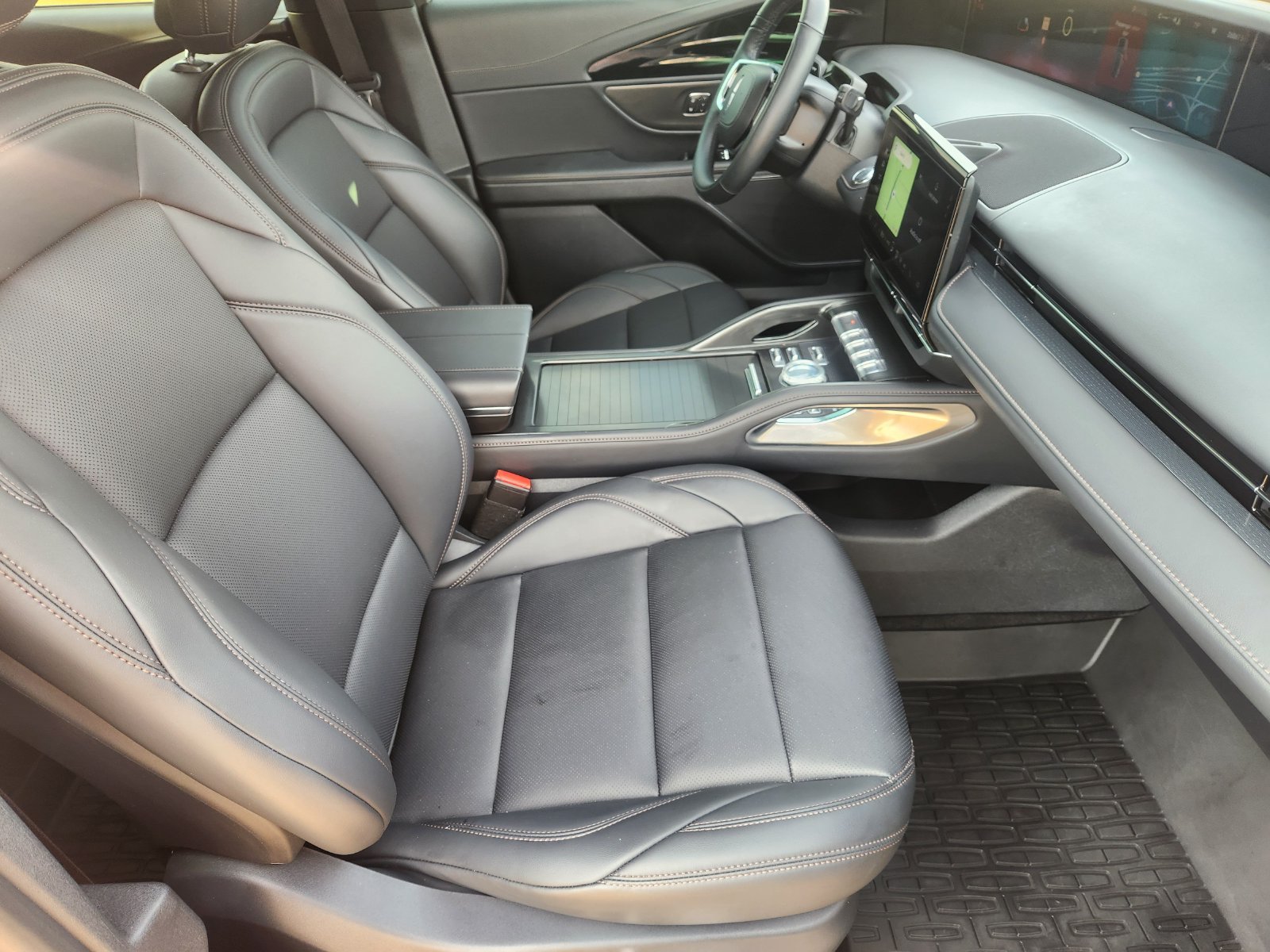 Used 2025 Lincoln Nautilus Premier w/ Jet Appearance Package AWD/4WD image 18