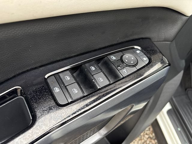 Used 2024 Nissan Pathfinder SL AWD/4WD image 17