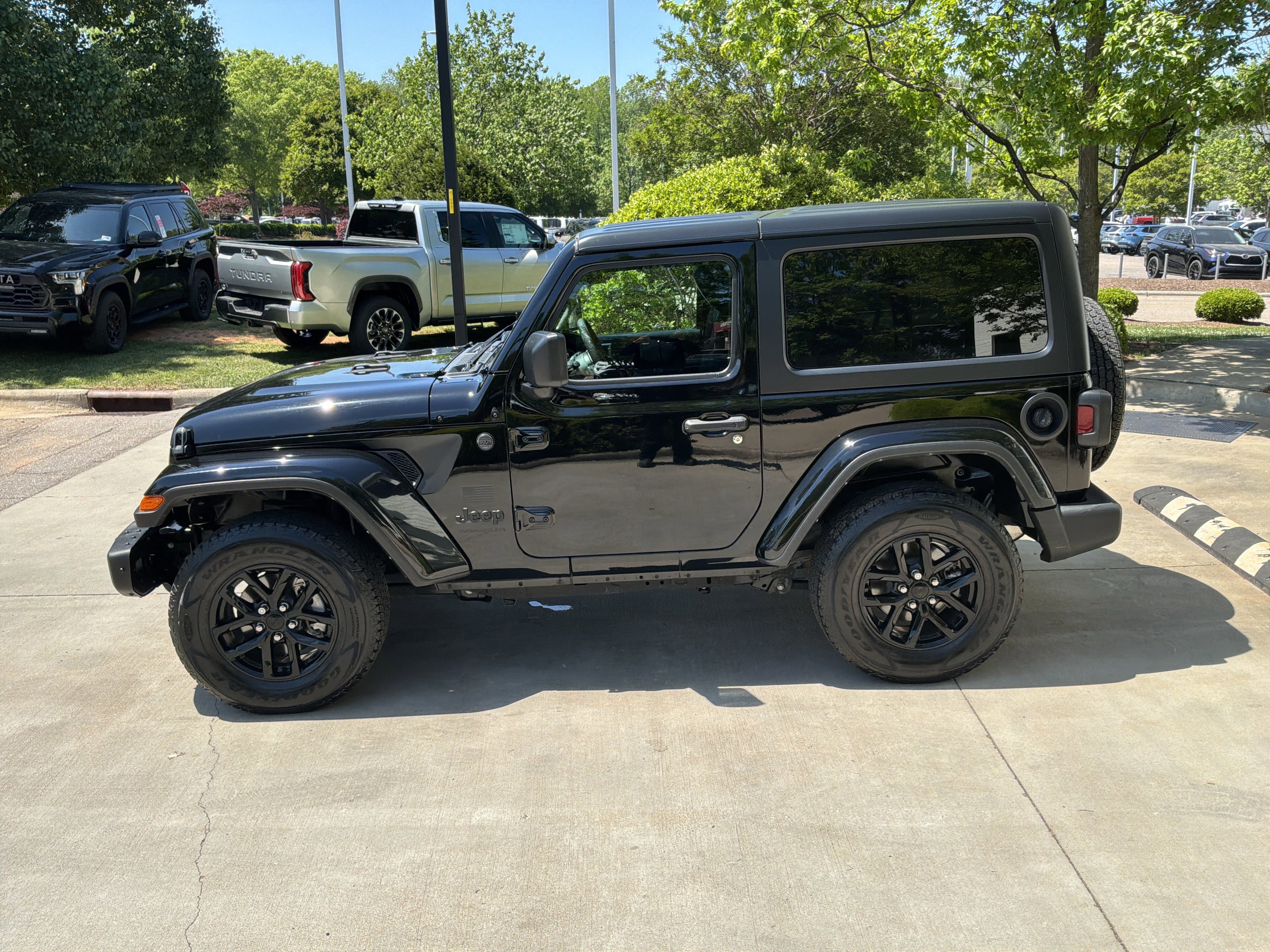 Used 2023 Jeep Wrangler Sport AWD/4WD image 7