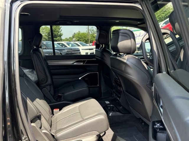 New 2026 Jeep Grand Wagoneer 4WD image 31