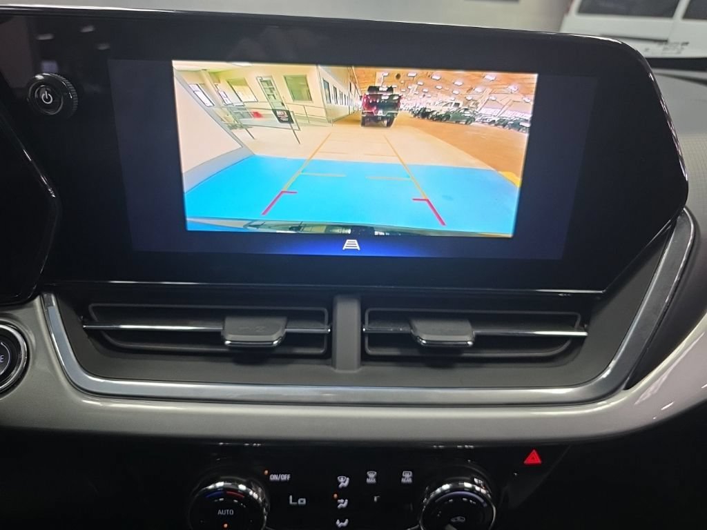 Certified 2024 Chevrolet Trax LT FWD image 19