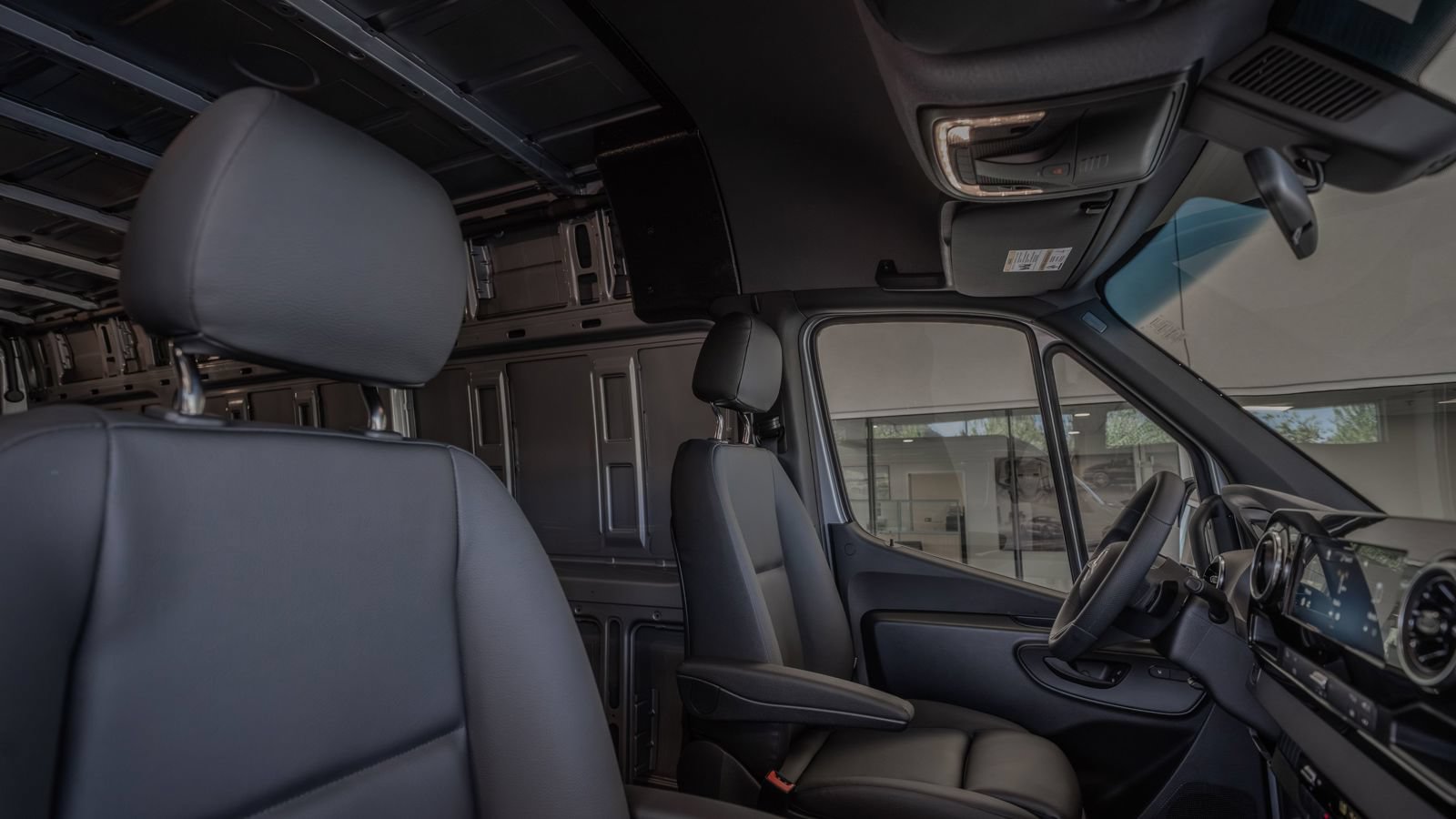 Used 2025 Mercedes-Benz Sprinter 2500 image 32