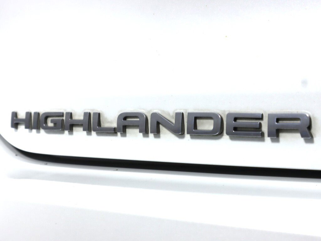 Used 2021 Toyota Highlander LE image 36