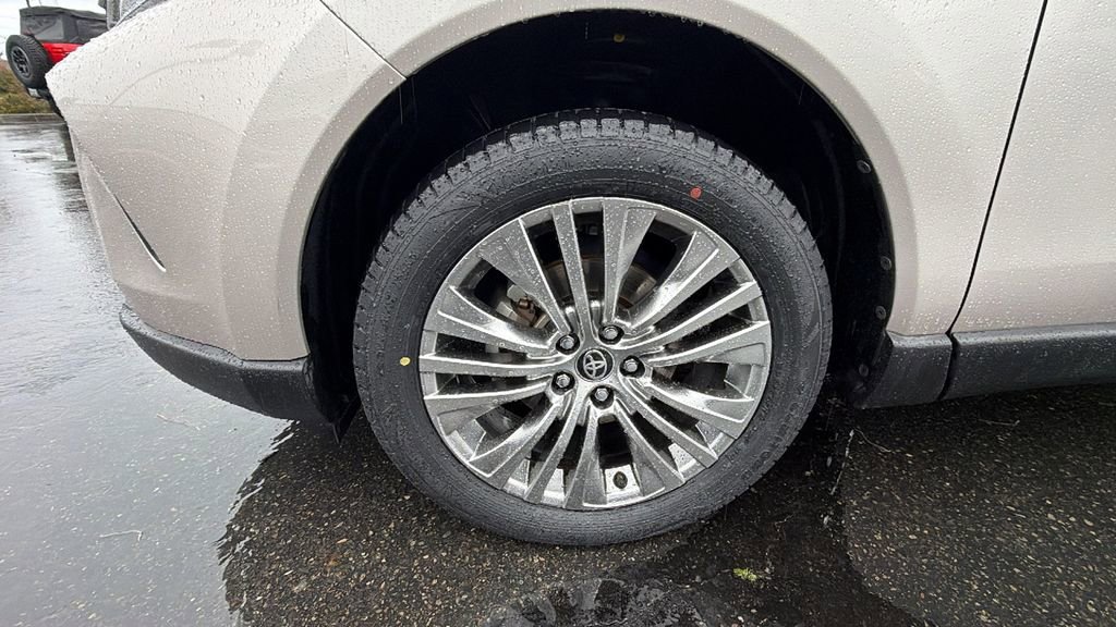 Used 2021 Toyota Venza XLE w/ Carpet Mat Package (TMS) image 10