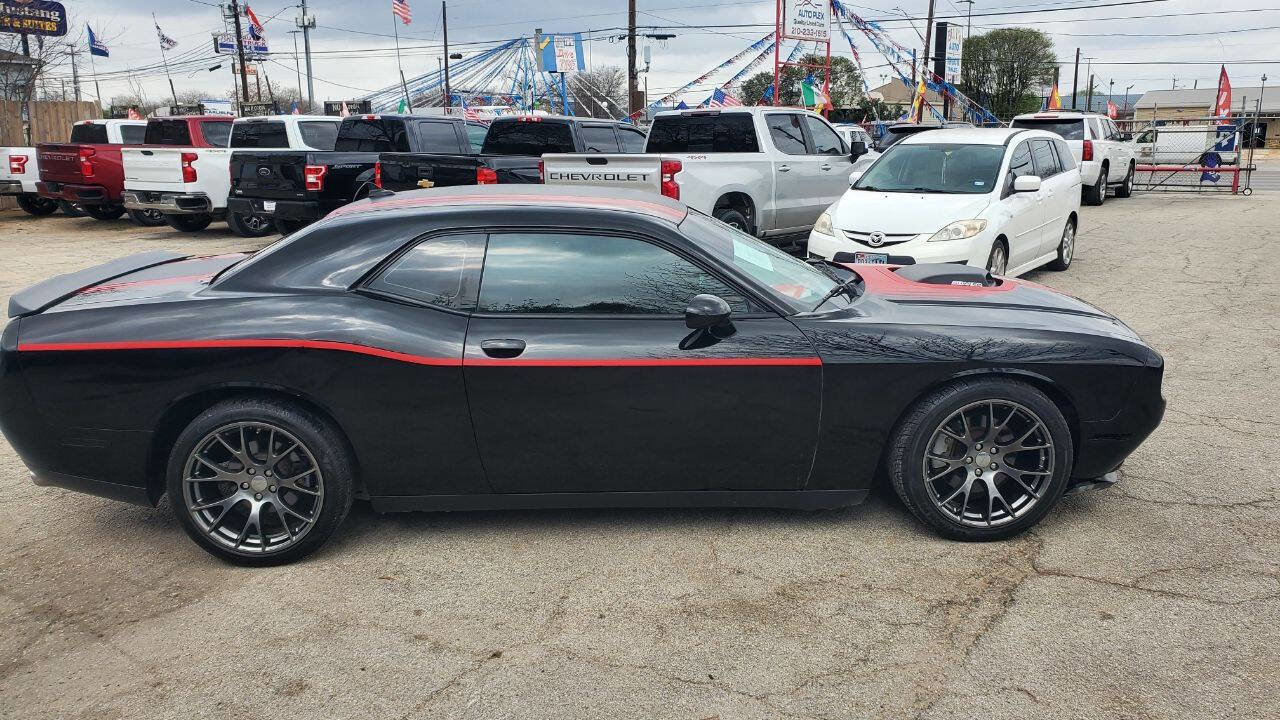 Used 2015 Dodge Challenger R/T Plus image 2
