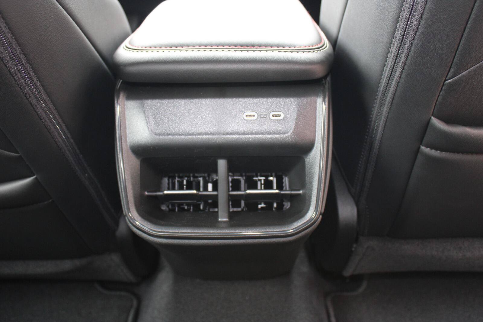 New 2026 Dodge Charger R/T w/ Driver Convenience Group AWD/4WD image 28