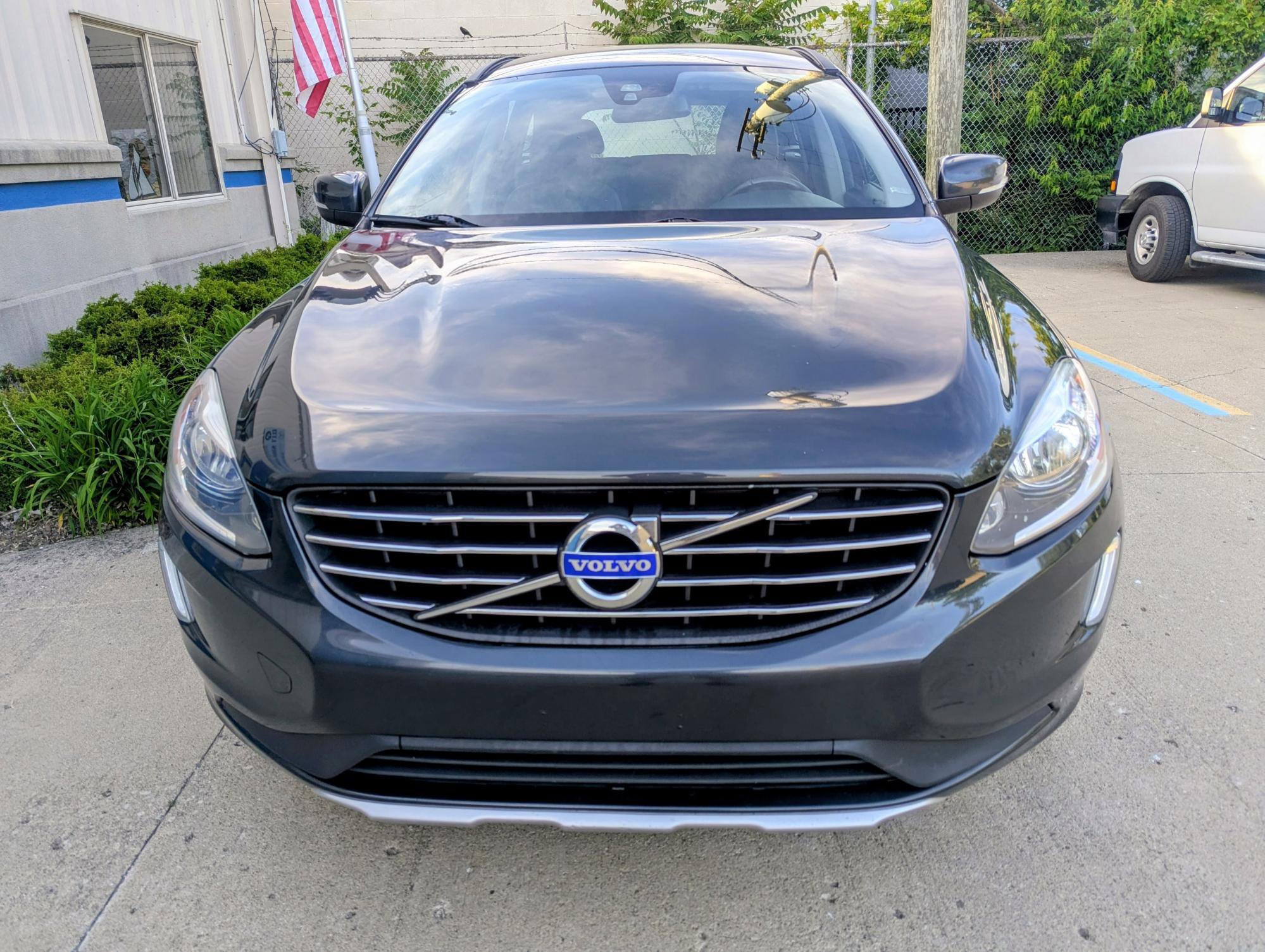 Used 2015 Volvo XC60 T5 AWD/4WD image 2