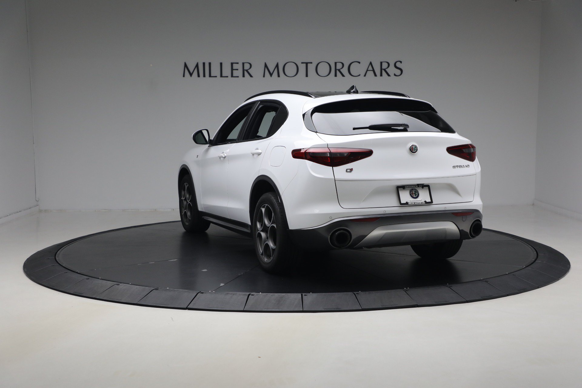 Used 2023 Alfa Romeo Stelvio Ti w/ Active Assist Plus Package AWD/4WD image 5