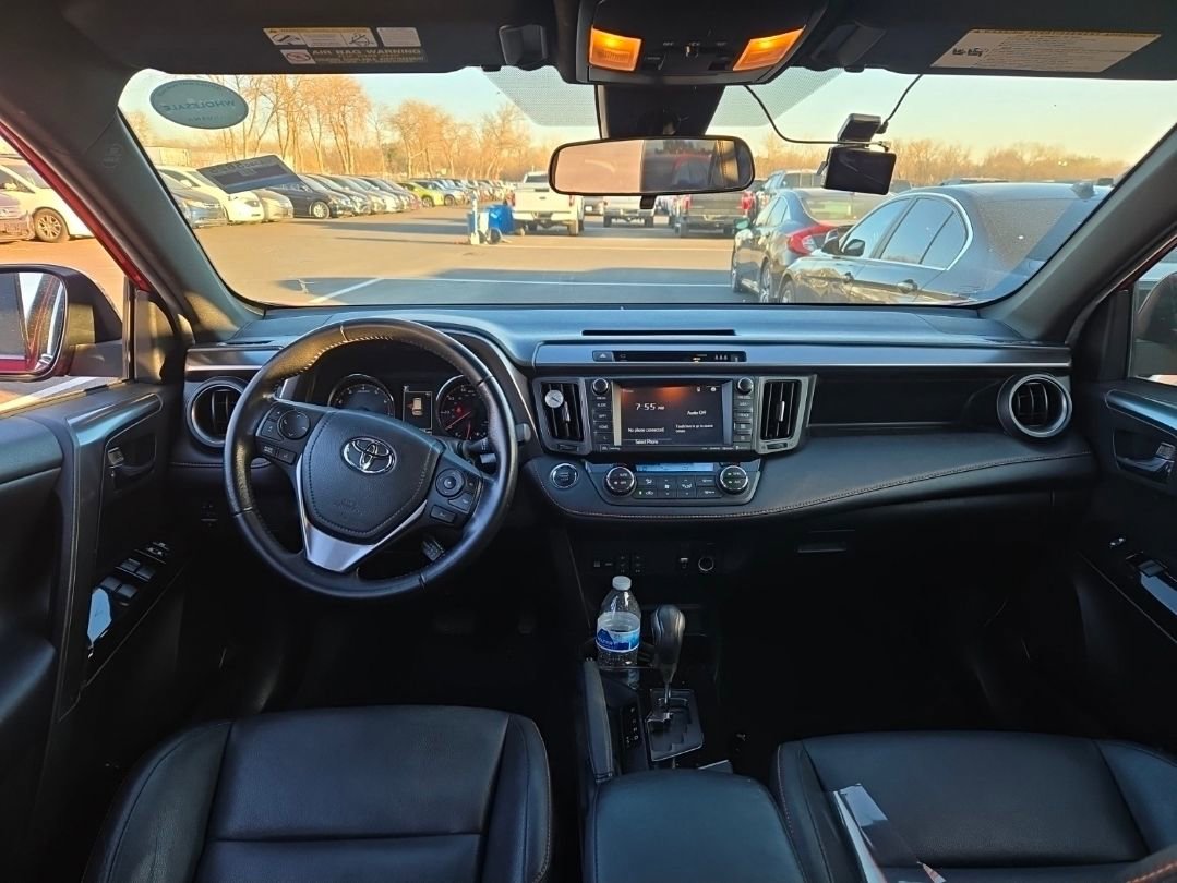 Used 2017 Toyota RAV4 SE w/ Advanced Technology Package image 10