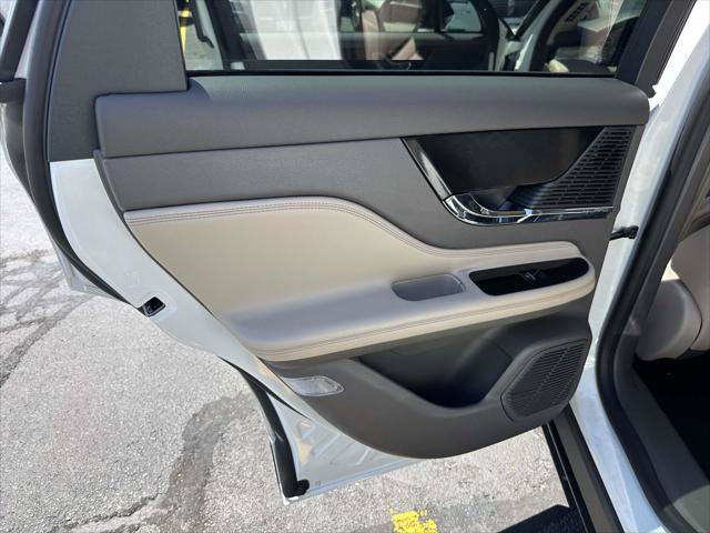 Used 2022 Lincoln Corsair AWD w/ Premium Package image 20