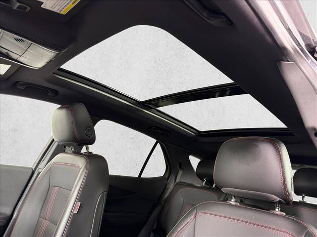Used 2023 Chevrolet Equinox RS FWD image 2