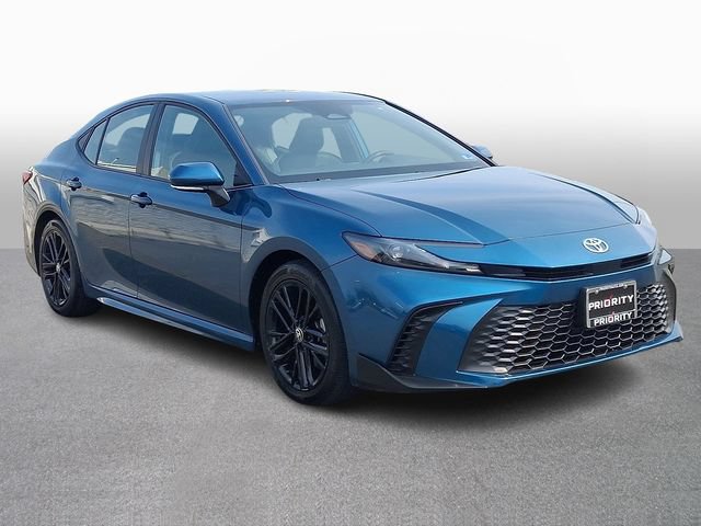 Used 2025 Toyota Camry SE FWD image 3