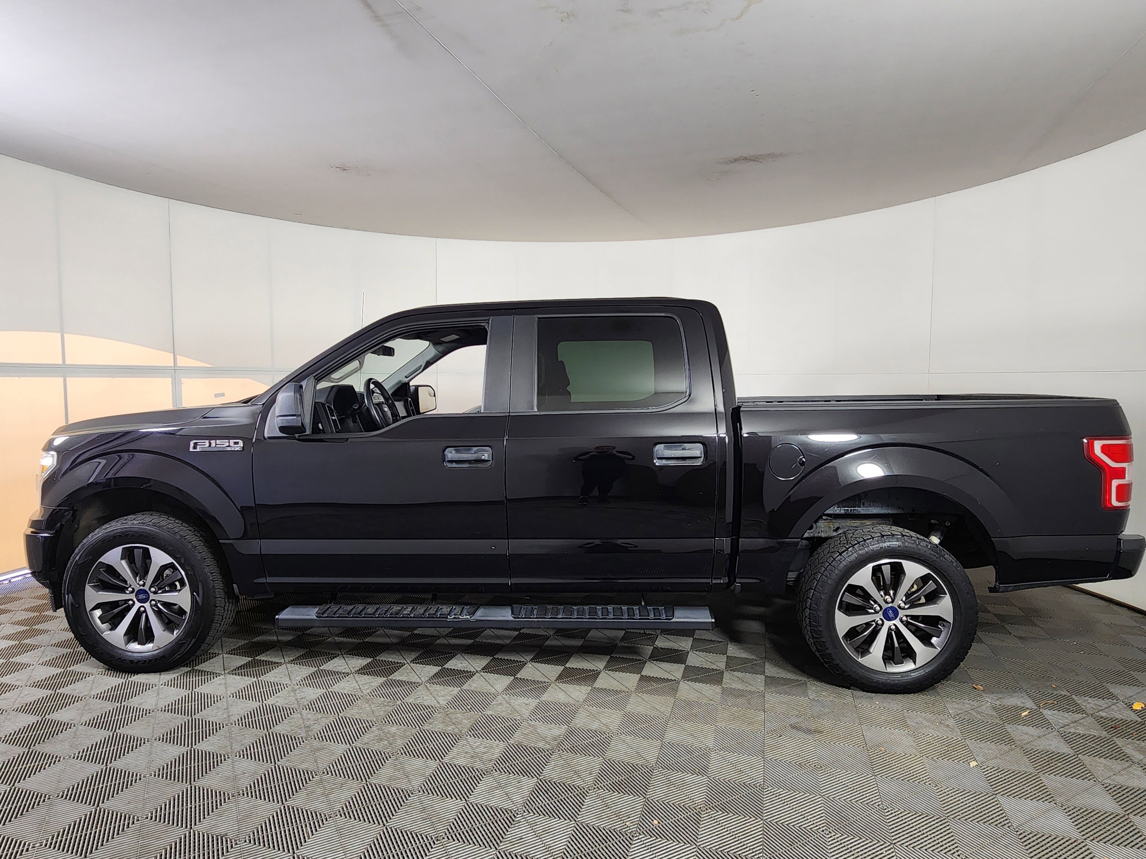 Used 2019 Ford F150 XL w/ Equipment Group 101A Mid image 4