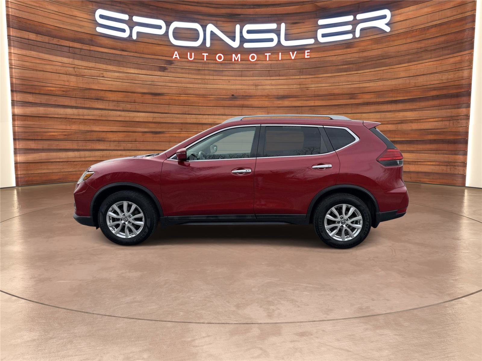Used 2017 Nissan Rogue SV image 2