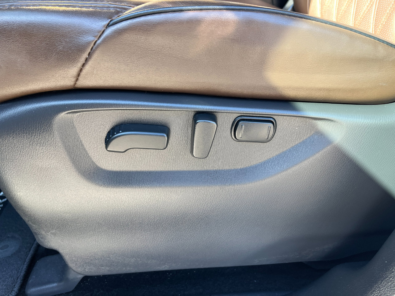 Used 2022 Nissan Armada Platinum w/ Captain's Chairs Package image 14