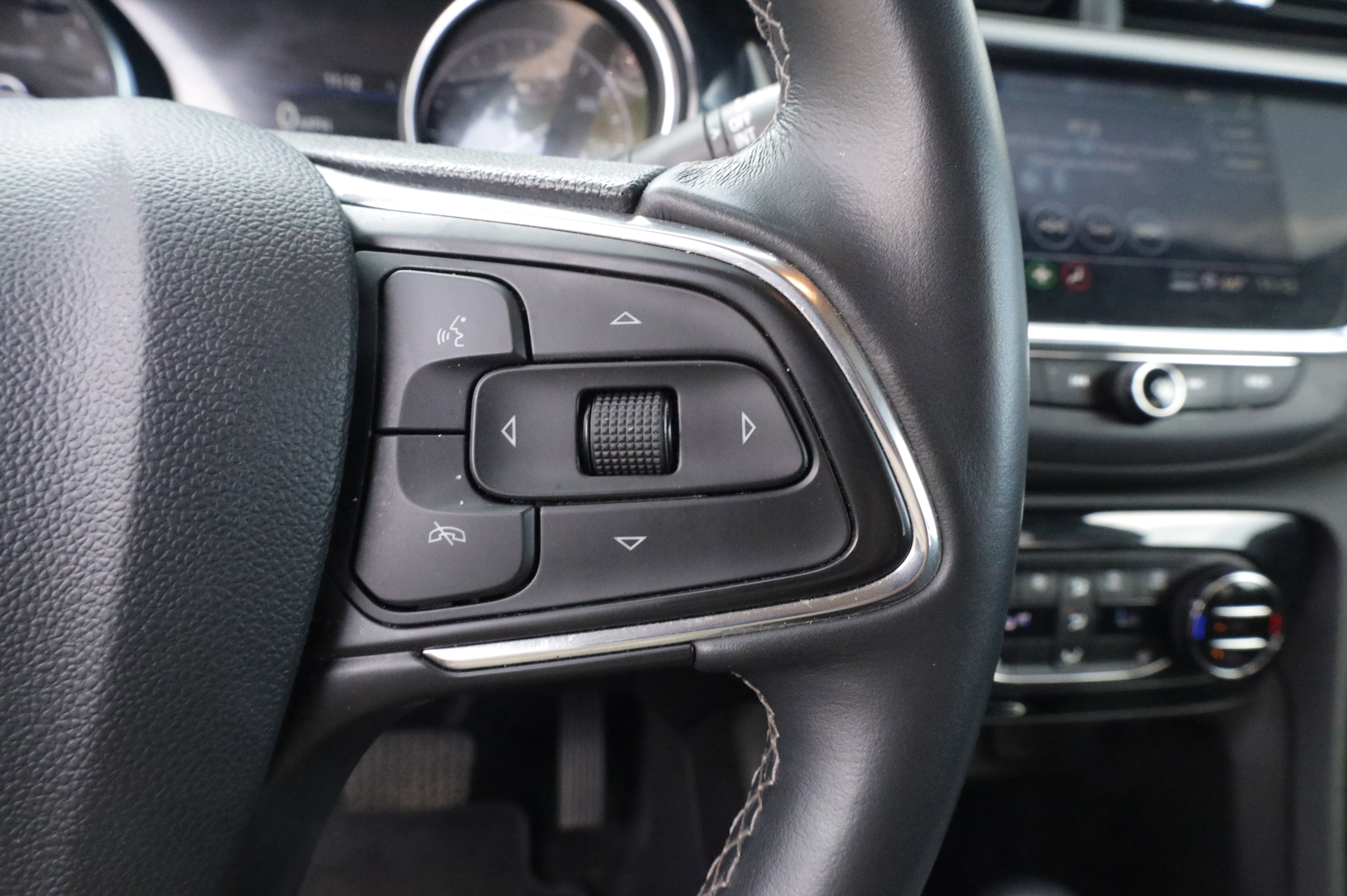 Used 2023 Buick Envision Essence image 15