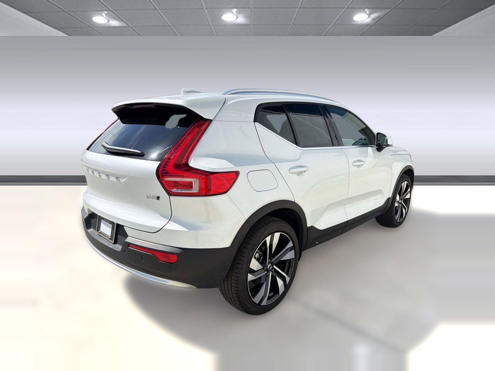 Used 2023 Volvo XC40 B5 Plus w/ Protection Package Premier image 9