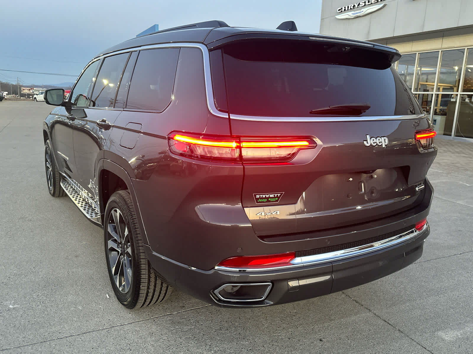 New 2025 Jeep Grand Cherokee L Overland w/ Luxury Tech Group IV AWD/4WD image 8