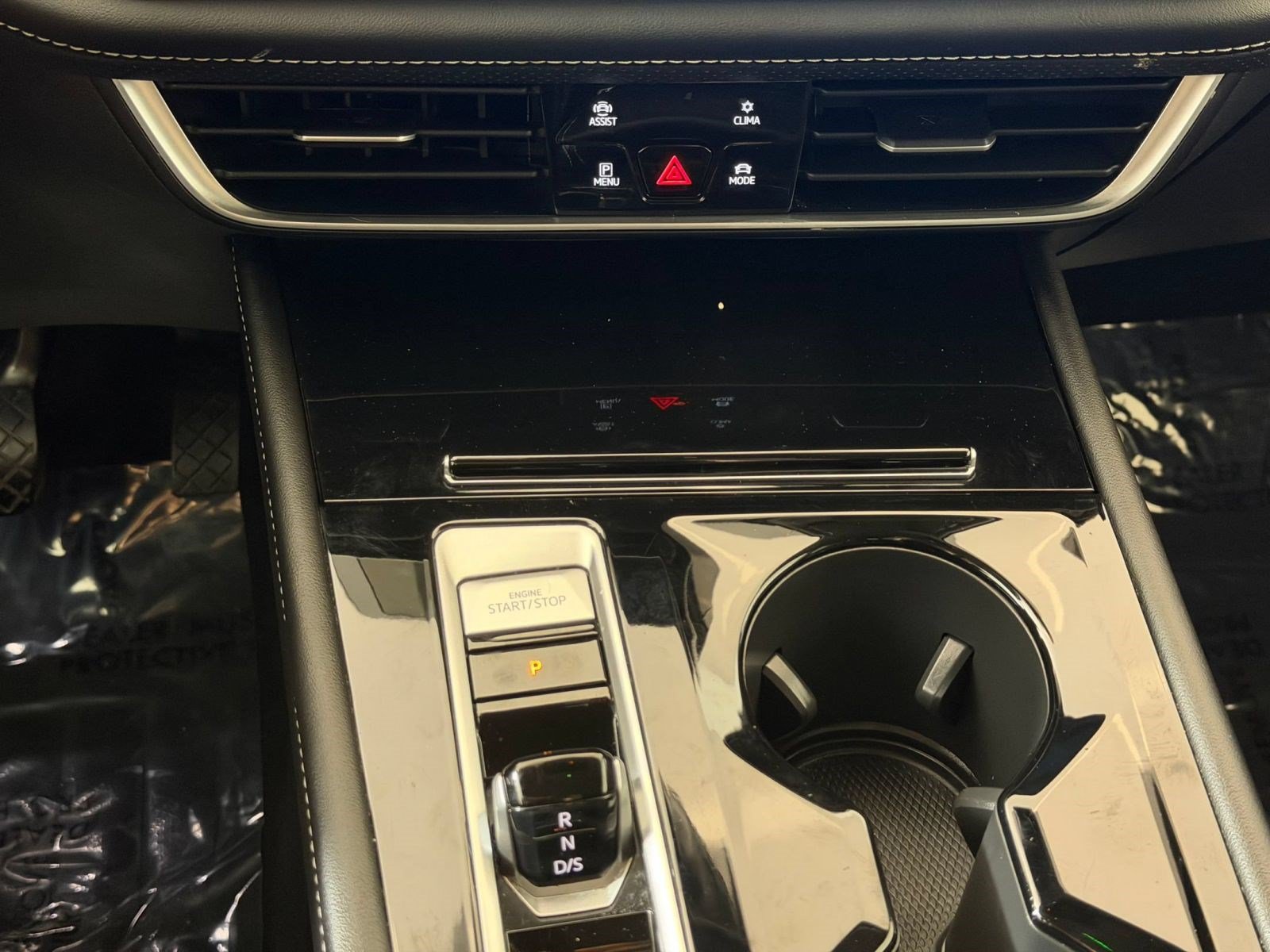 Used 2024 Volkswagen Atlas SE FWD image 16