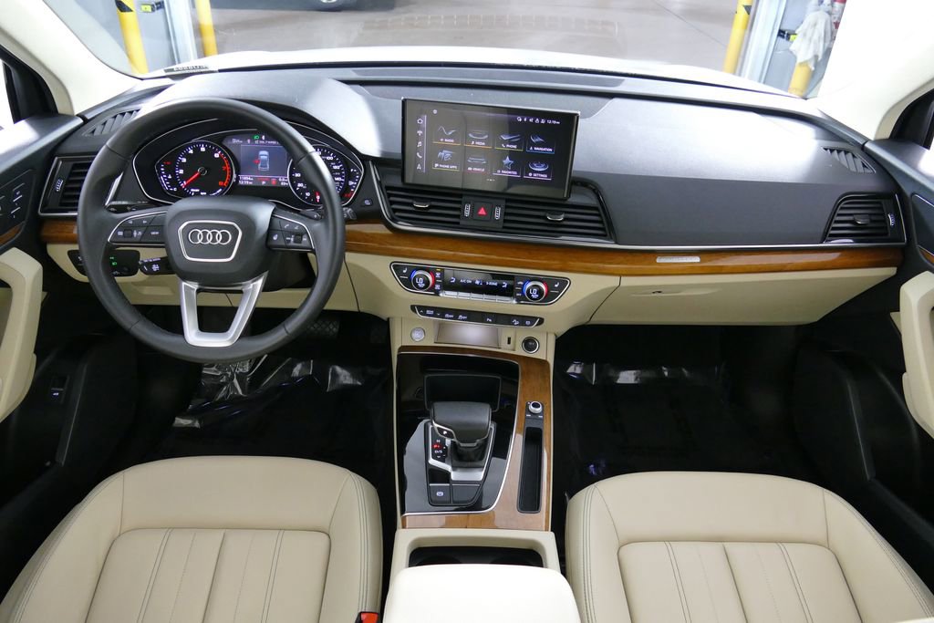 Certified 2023 Audi Q5 2.0T Premium w/ Convenience Package AWD/4WD image 9