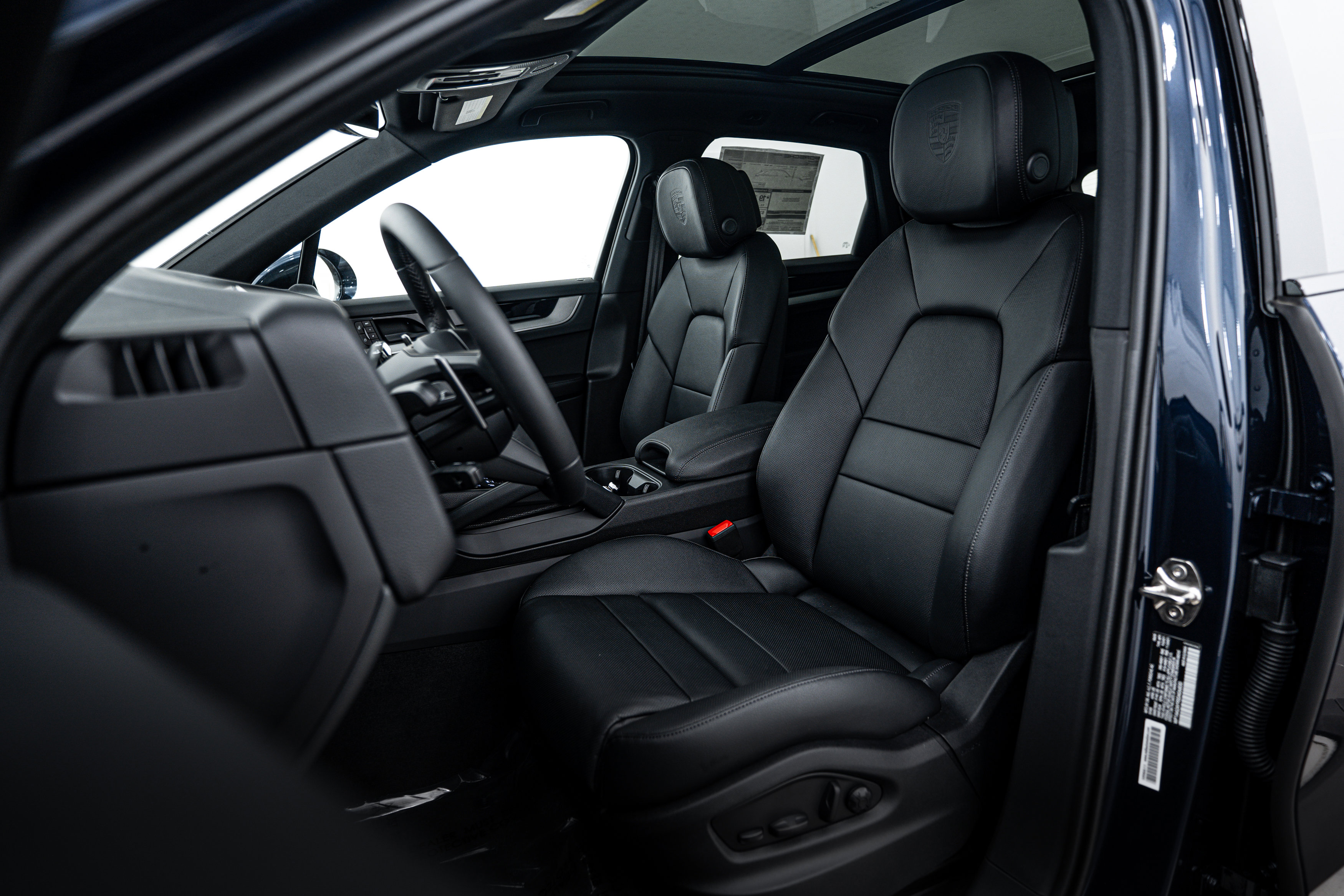 Certified 2025 Porsche Cayenne image 5