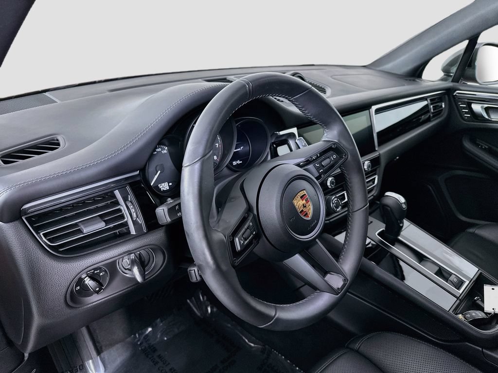 Certified 2026 Porsche Macan Turbo AWD/4WD image 4