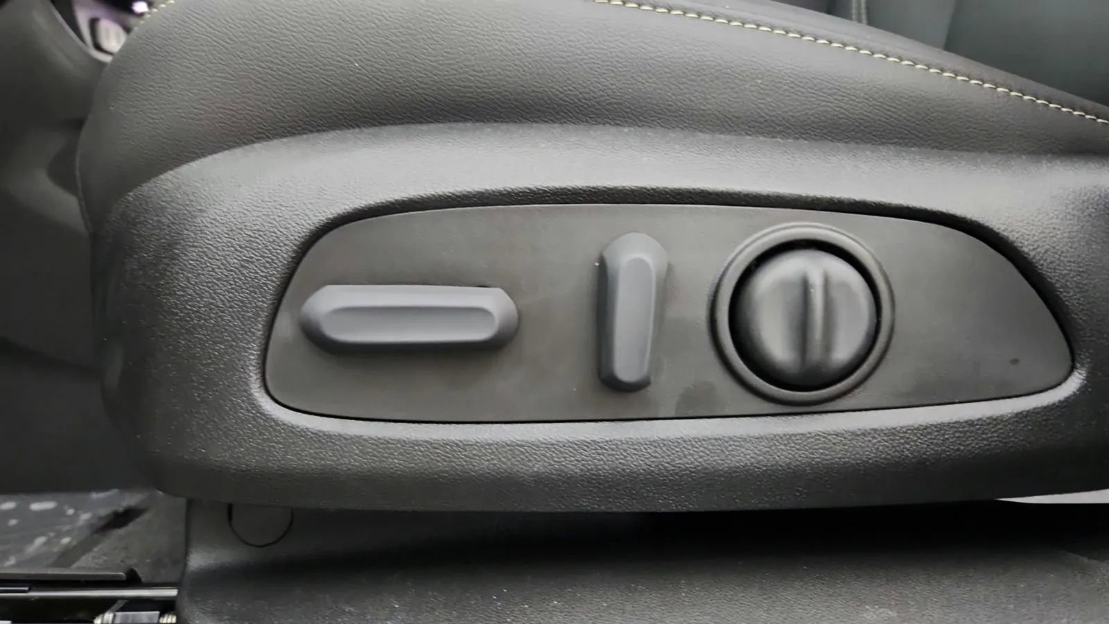 Used 2023 Chevrolet Traverse LT image 29