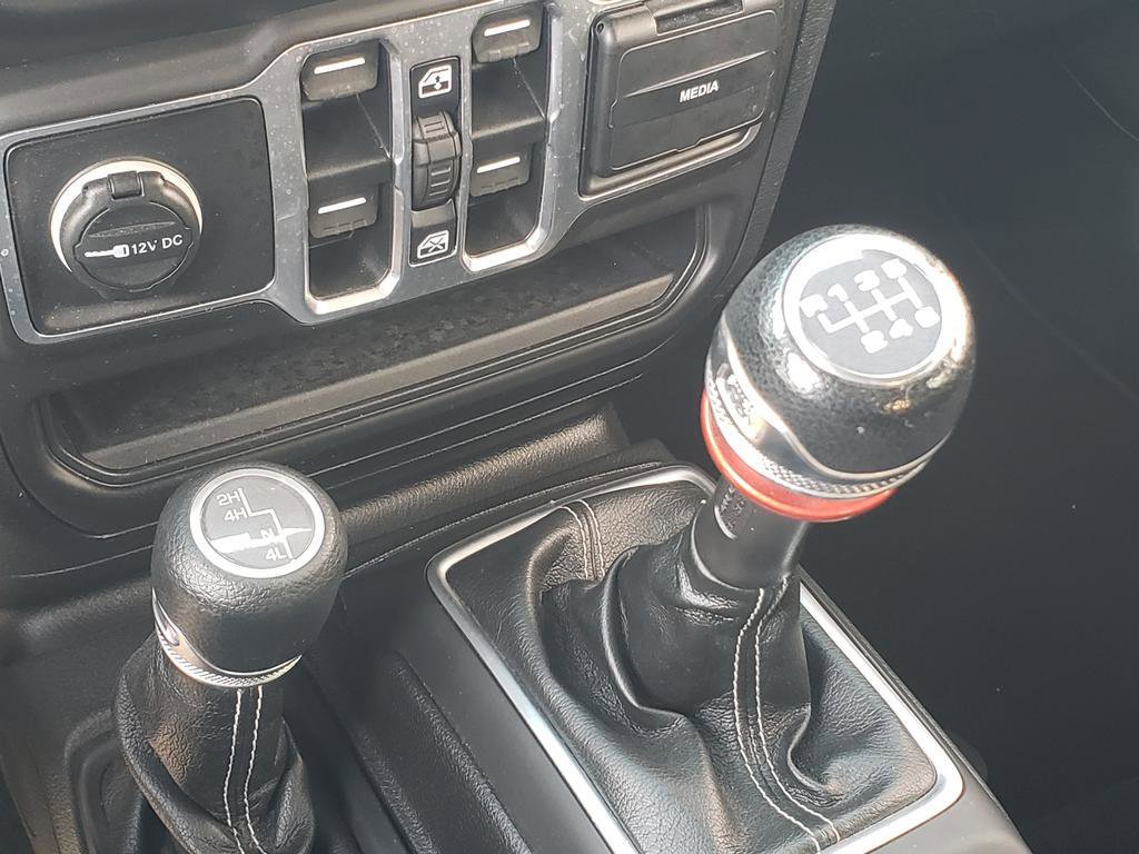 Used 2018 Jeep Wrangler Unlimited Sahara image 40