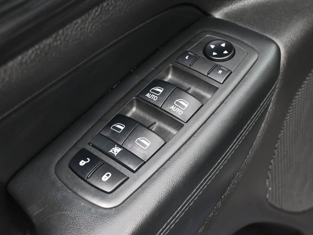 Used 2019 Jeep Grand Cherokee Altitude image 14