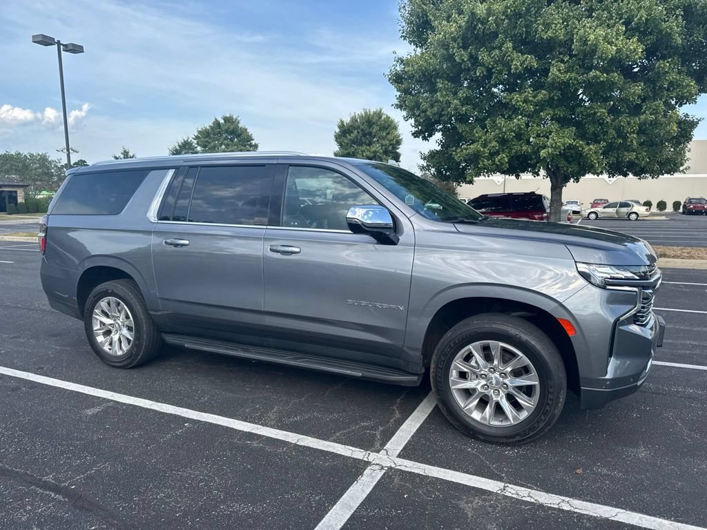 Used 2022 Chevrolet Suburban Premier RWD image 4