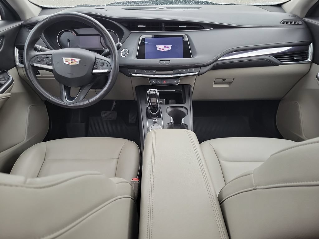 Certified 2022 Cadillac XT4 Luxury w/ Cold Weather Package FWD image 12