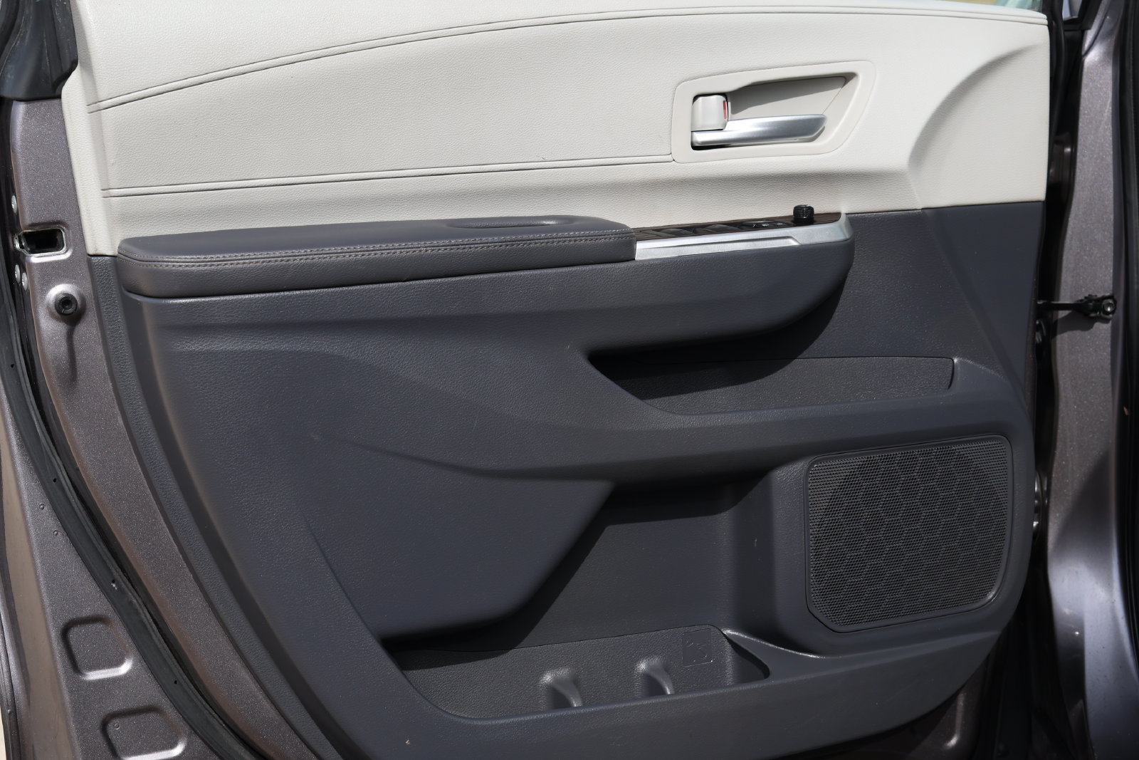 Used 2021 Toyota Sienna XLE FWD image 25