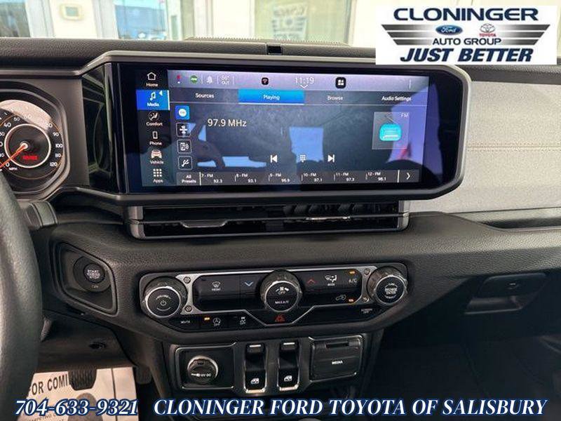 Used 2025 Jeep Wrangler Sport image 22