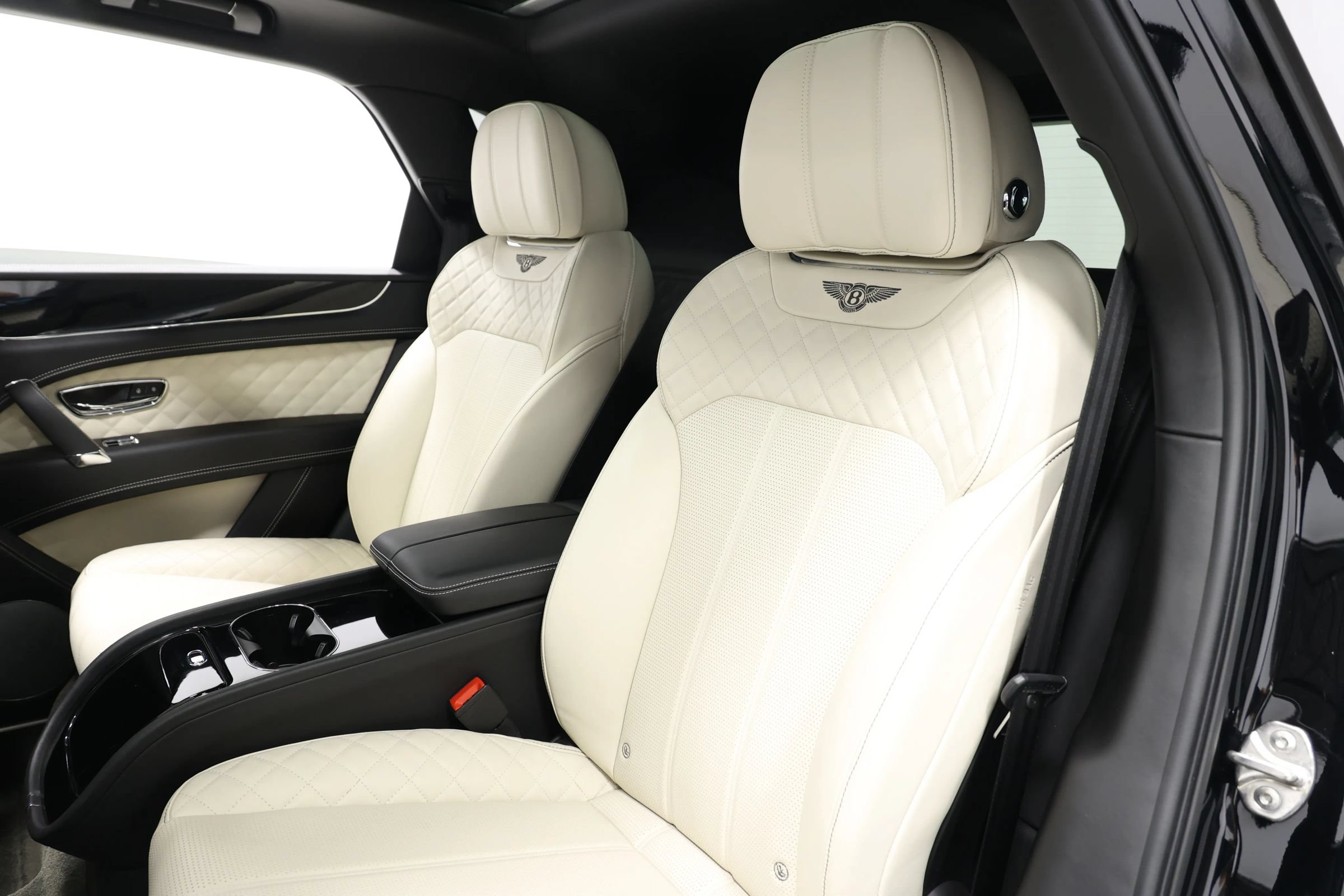Used 2017 Bentley Bentayga AWD/4WD image 50
