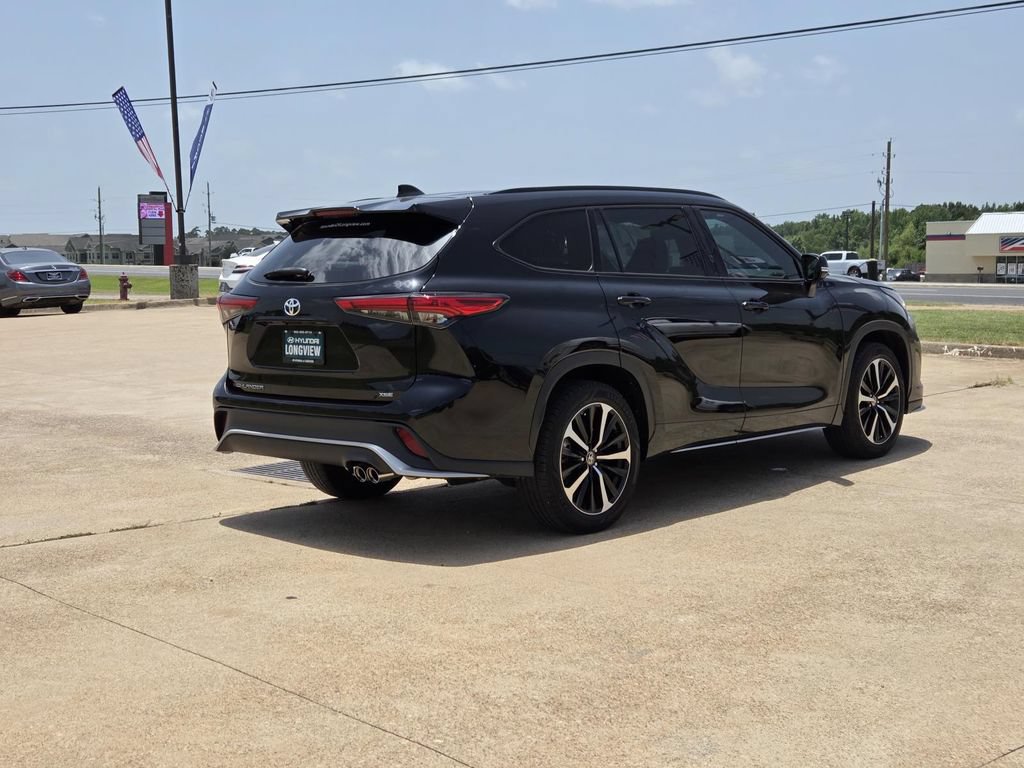 Used 2022 Toyota Highlander XSE FWD image 6