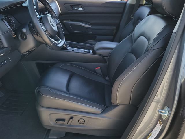 Used 2023 Nissan Pathfinder SL w/ SL Premium Package AWD/4WD image 6