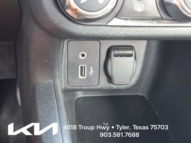 Used 2022 Nissan Versa SV FWD image 32