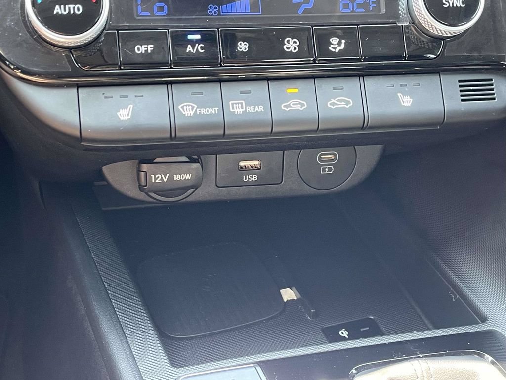 Certified 2025 Hyundai Elantra SEL FWD image 18