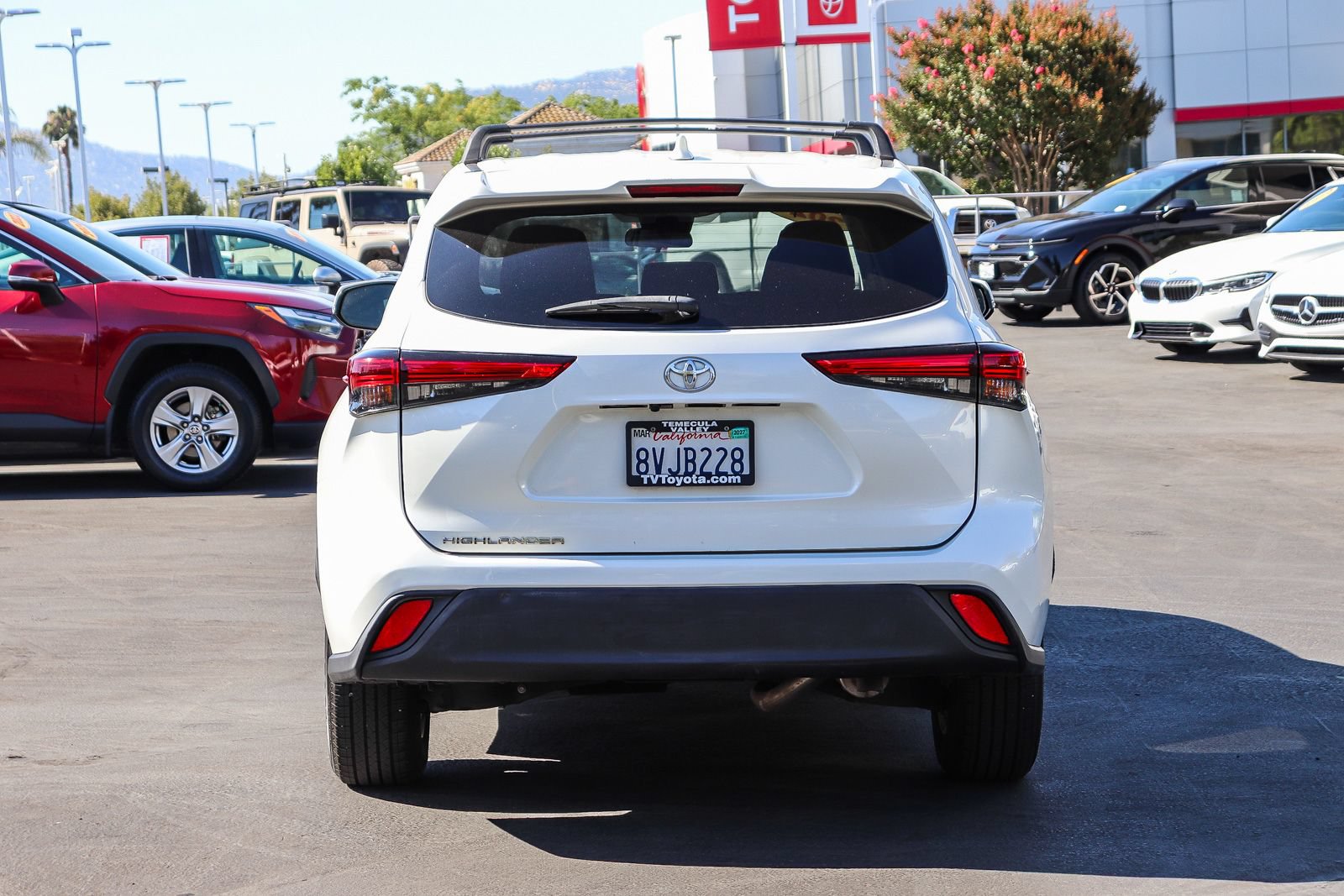Used 2021 Toyota Highlander L FWD image 6