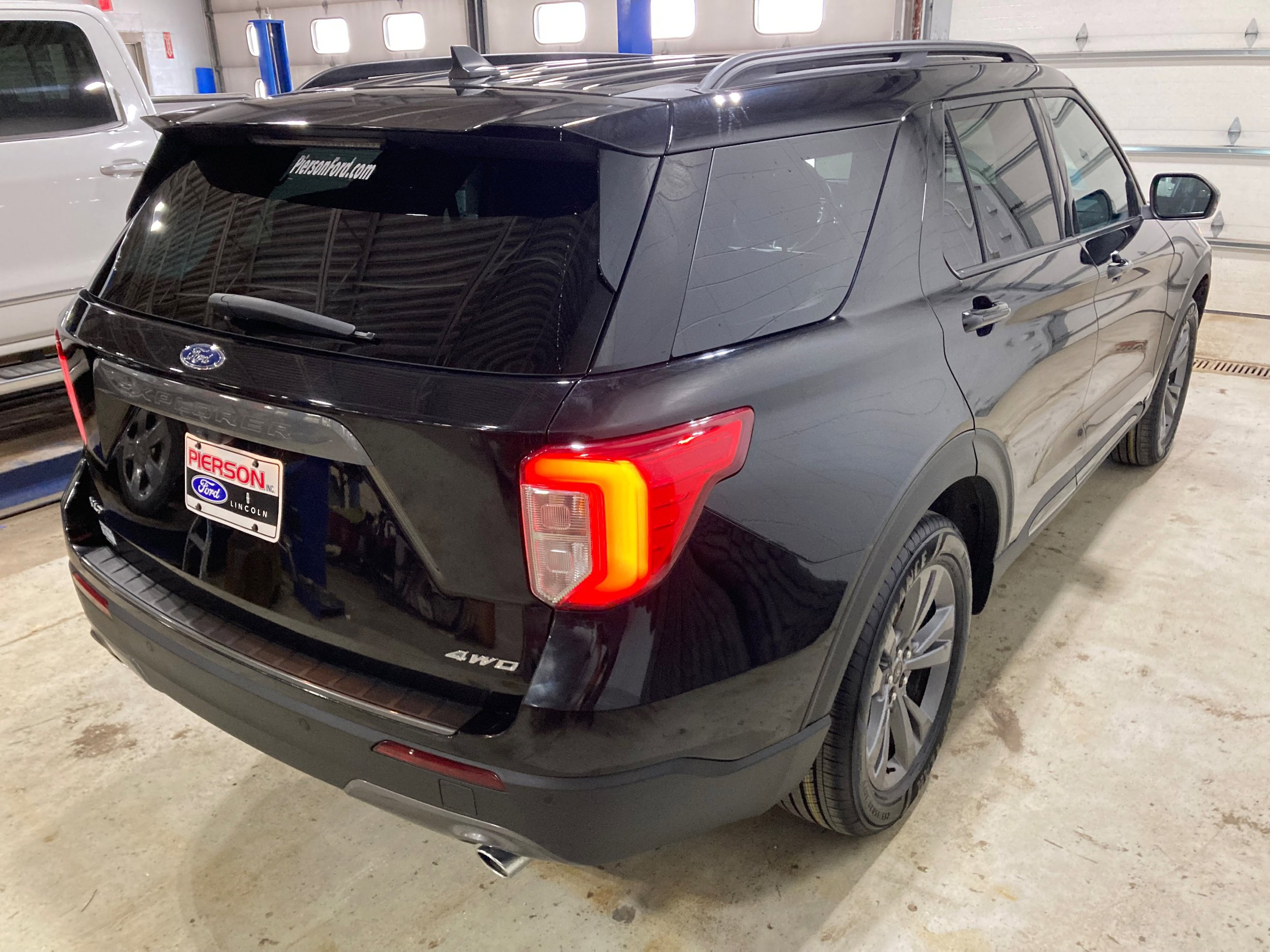 Used 2023 Ford Explorer XLT w/ Equipment Group 202A AWD/4WD image 13