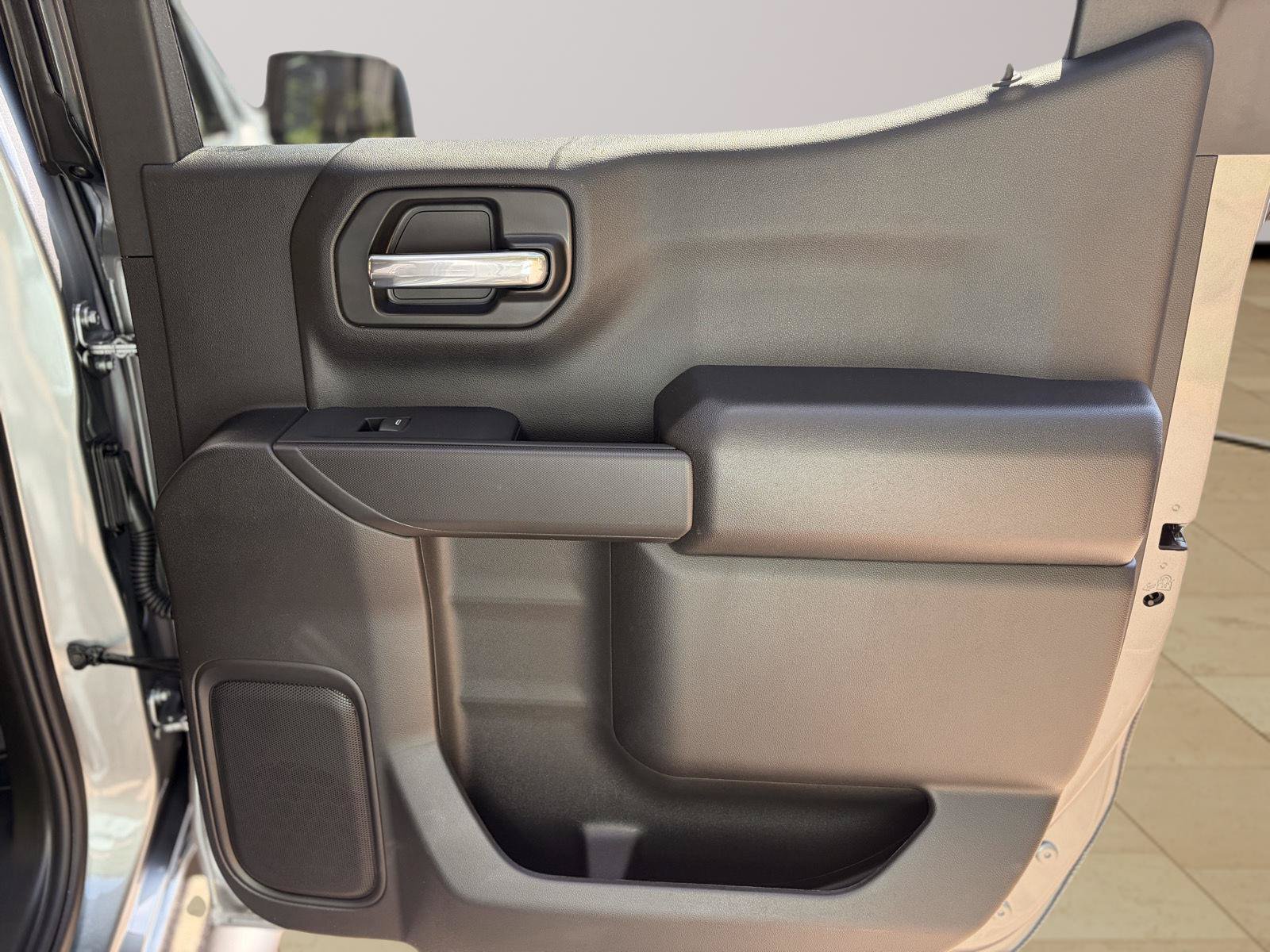New 2026 Chevrolet Silverado 1500 Custom w/ LPO, Dark Essentials Package AWD/4WD image 10