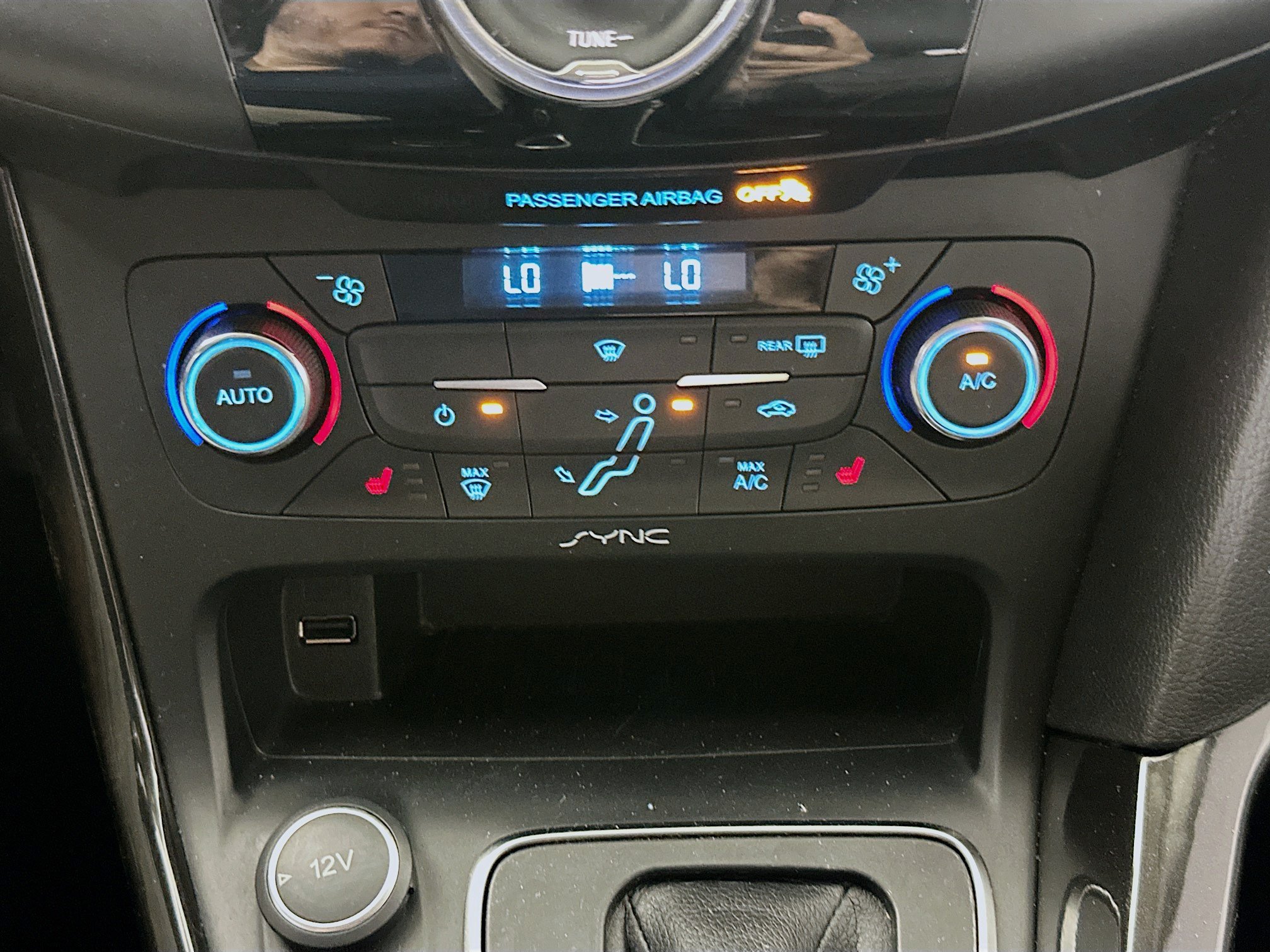 Used 2015 Ford Focus Titanium FWD image 22