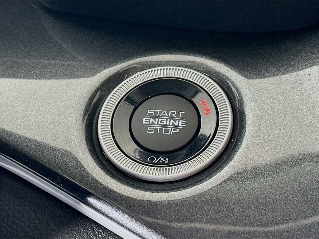 Used 2023 Jeep Grand Cherokee Laredo w/ Luxury Tech Group I image 23