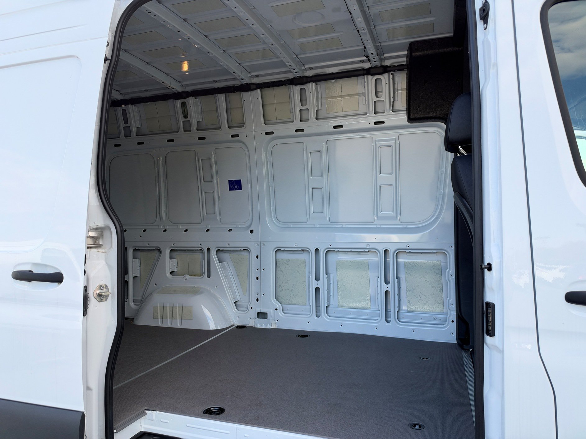Used 2025 Mercedes-Benz Sprinter 2500 image 20