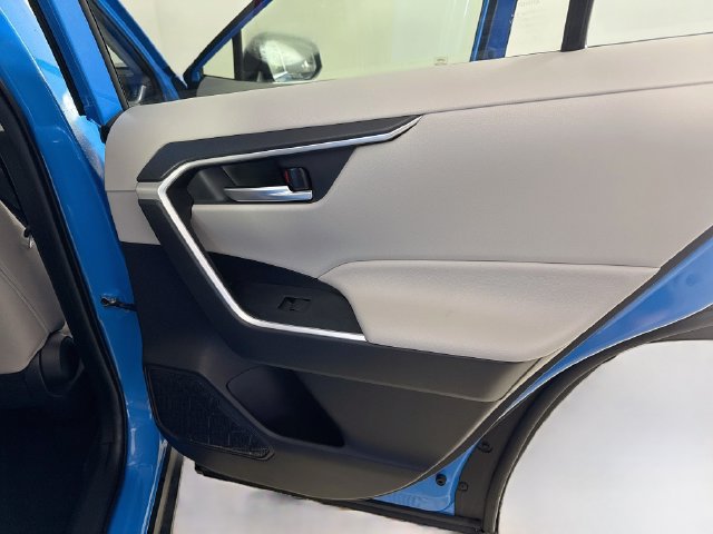 Used 2019 Toyota RAV4 XLE w/ Convenience Package FWD image 27