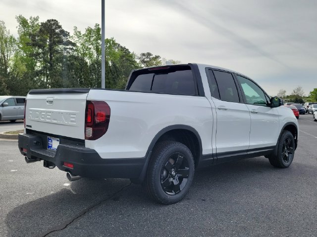 New 2026 Honda Ridgeline Black Edition image 4
