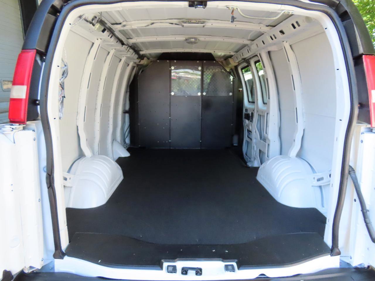 Used 2013 Chevrolet Express 2500 RWD image 9