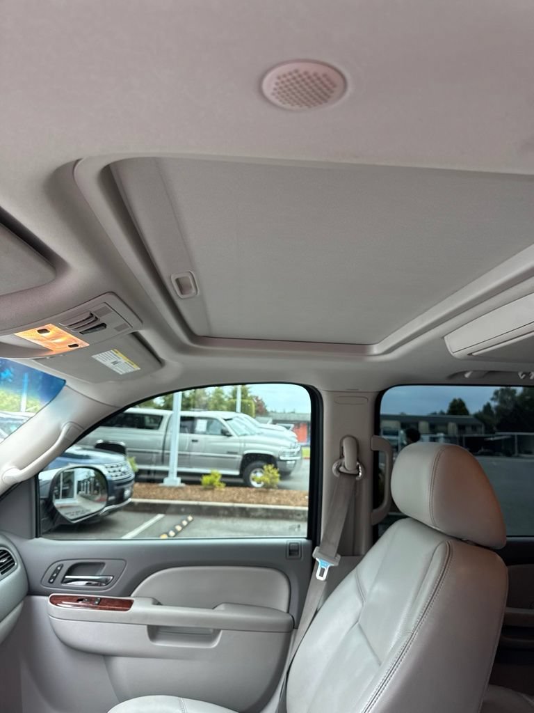 Used 2010 Chevrolet Suburban LTZ AWD/4WD image 7