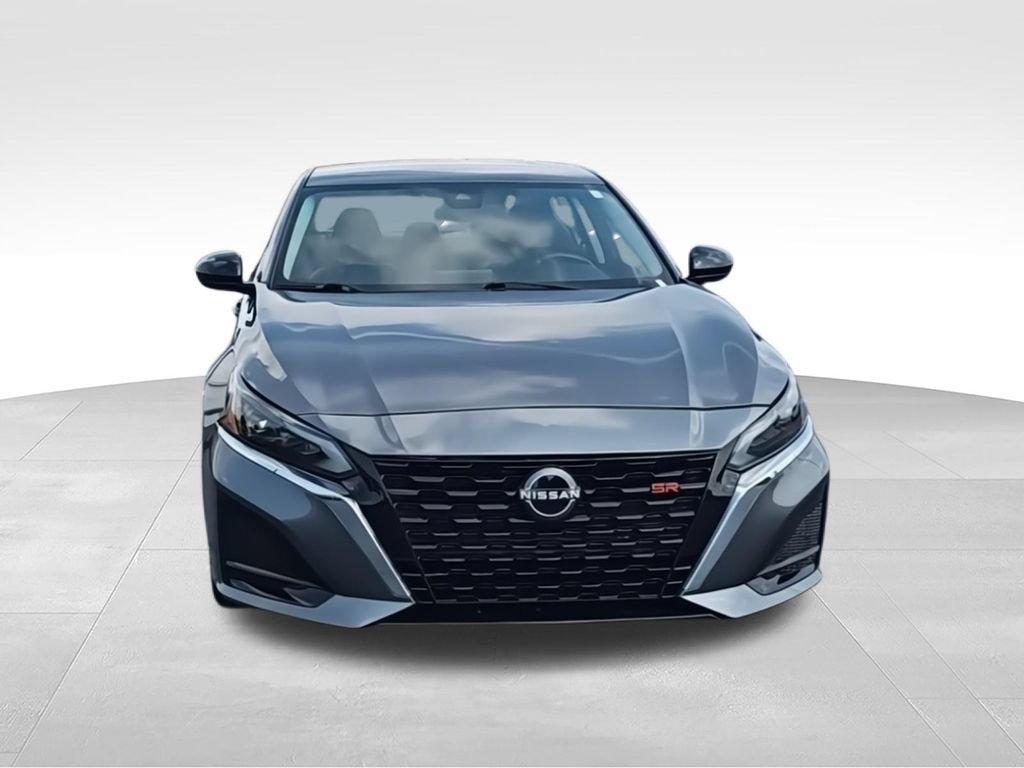Used 2024 Nissan Altima 2.5 SR FWD image 3